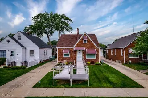 8010 Whittington Drive, Parma, OH 44129