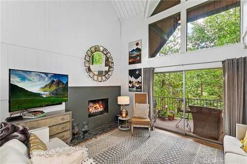 966 Willow Creek Road, Lake Arrowhead, CA 92352