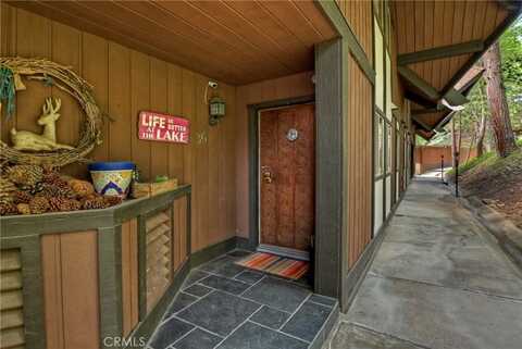 966 Willow Creek Road, Lake Arrowhead, CA 92352
