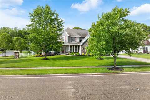 574 Byberry Drive NE, Hartville, OH 44632