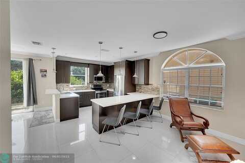 8785 NW 6th St, Coral Springs, FL 33071