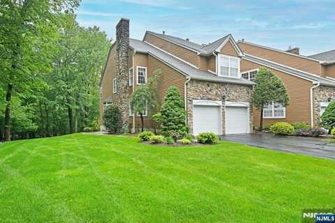 54 Hunter Road, North Haledon, NJ 07508