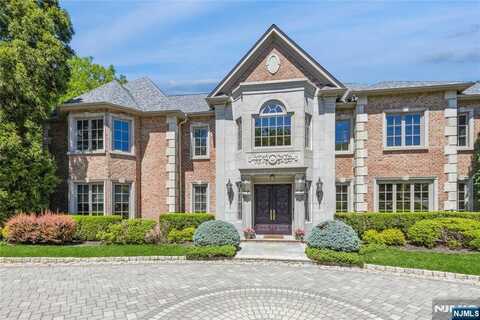 128 Huyler Landing Road, Cresskill, NJ 07626