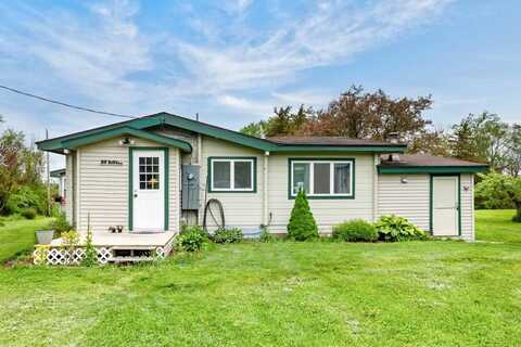 28 Hilltop Road, Alburgh, VT 05440