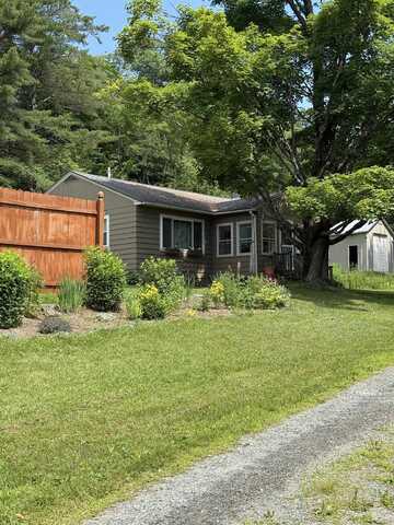 261 VT 15 E Road, Hyde Park, VT 05655