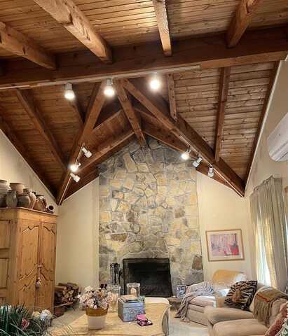 2 Blackberry Lane, Dover, VT 05356