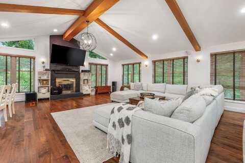 4 Rockwood Lane, Londonderry, NH 03053