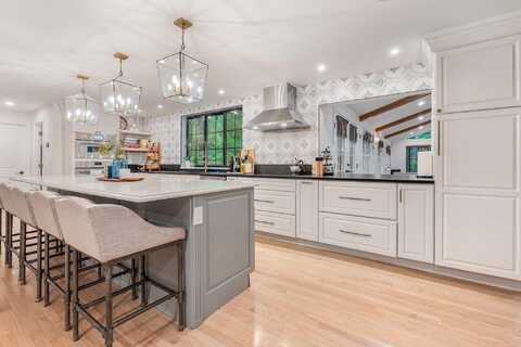 4 Rockwood Lane, Londonderry, NH 03053