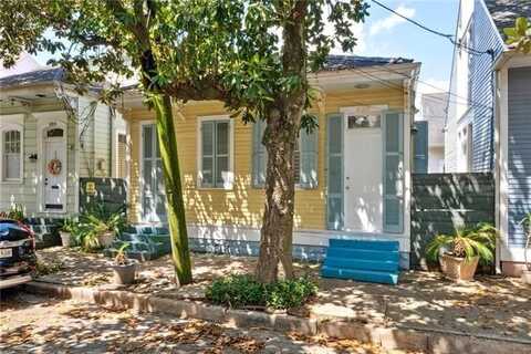 830 SPAIN Street, New Orleans, LA 70117