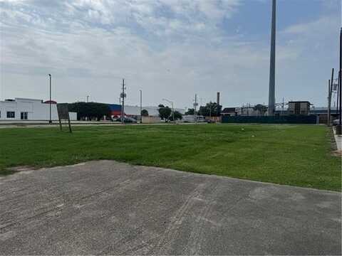 8356 W JUDGE PEREZ Drive, Chalmette, LA 70043