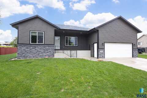 208 W Veterans Dr, Luverne, MN 56156
