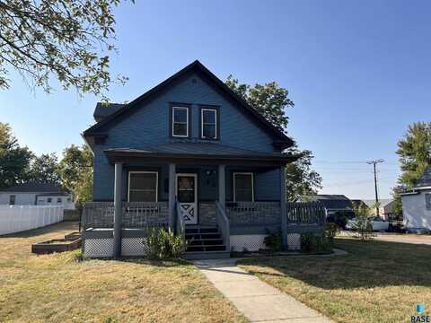 412 S Wind St, Flandreau, SD 57028