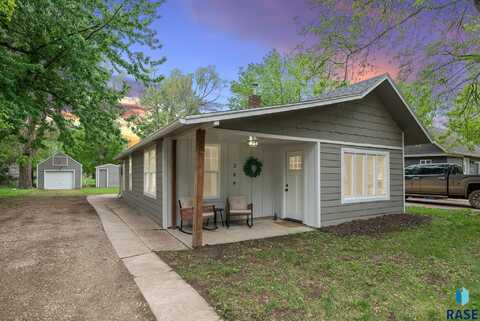 209 E Elm St, Harrisburg, SD 57032