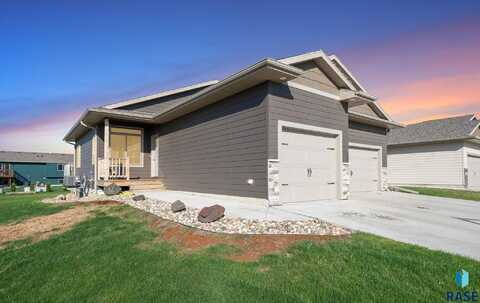 2900 S Lana Dr, Sioux Falls, SD 57106