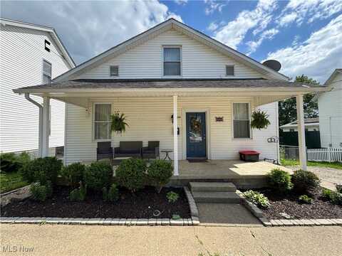 208 Walton Avenue, Barnesville, OH 43713