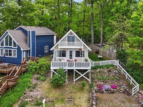 5332 WILDWOOD Drive, Howell, MI 48843