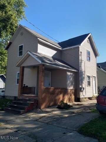 353 3rd Street NW, Barberton, OH 44203