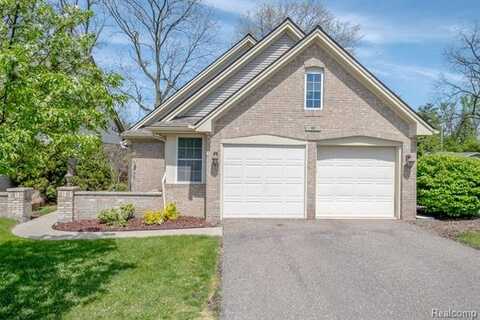 902 WHISPERWOOD Drive, Fenton, MI 48430