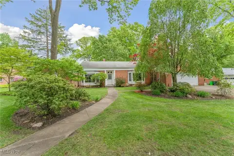 1116 Fair Oaks Avenue SW, North Canton, OH 44720