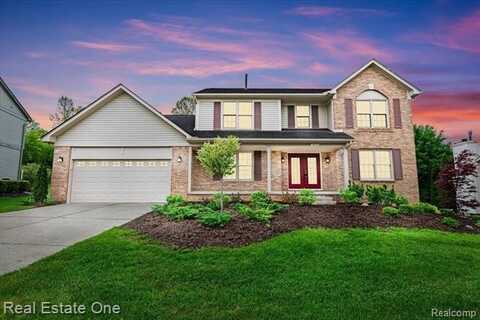 585 Dorchester Way, Milford, MI 48381