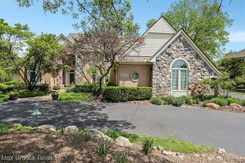 30465 STONEGATE Drive, Franklin, MI 48025