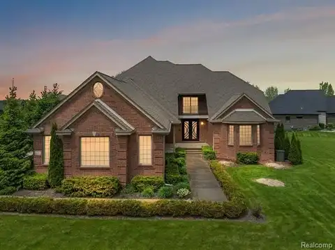 66701 NOTRE DAME Boulevard, Washington, MI 48095