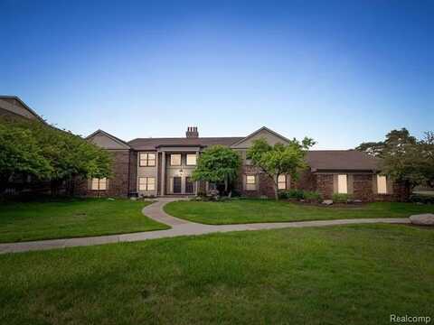 4410 KNIGHTSBRIDGE Lane, West Bloomfield, MI 48323