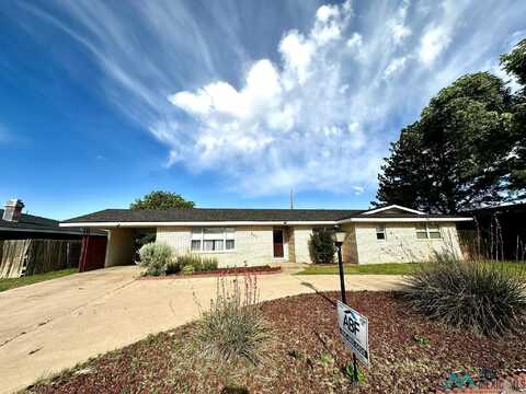 221 Utah Dr, Portales, NM 88130