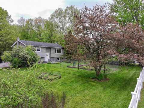 33 Pinecrest Drive, Essex, VT 05452