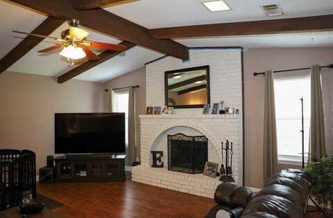 332 Crescent Drive, Hewitt, TX 76643