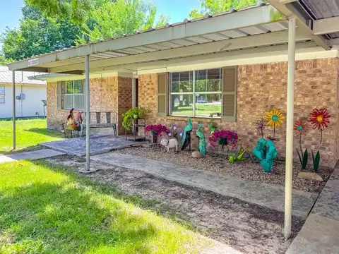 461 E Bradley Street, Fairfield, TX 75840