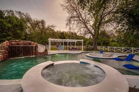 1015 S Lowrance Road, Pecan Hill, TX 75154