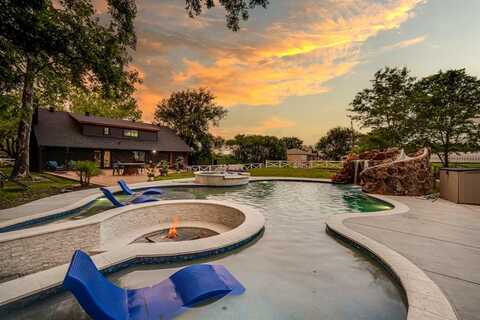 1015 S Lowrance Road, Pecan Hill, TX 75154