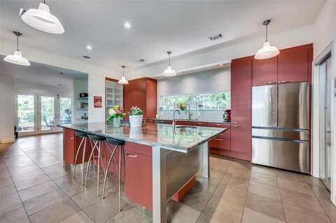 1580 STEMMONS Avenue, Dallas, TX 75208