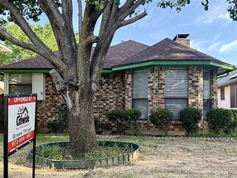 738 Red Oak Drive, Lewisville, TX 75067