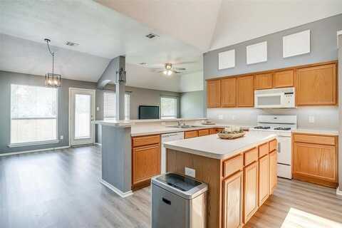 9805 Rockledge Road, Fort Worth, TX 76108