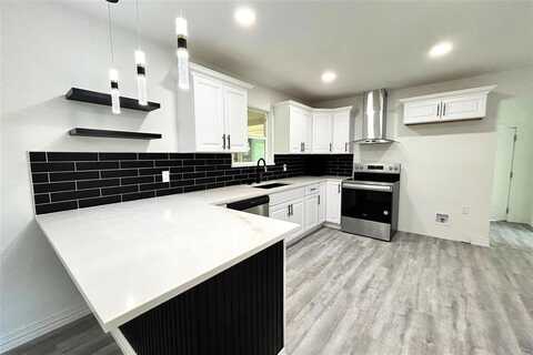 2830 W Crawford Street, Denison, TX 75020
