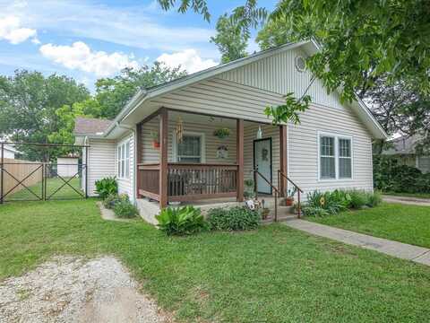 202 S Wood Street, Cleburne, TX 76033
