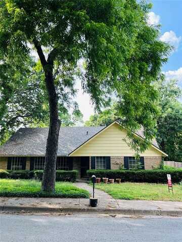425 Ten Mile Drive, DeSoto, TX 75115