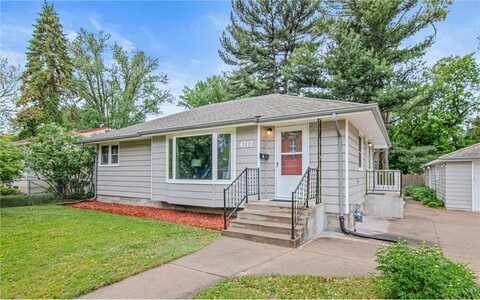 4717 Edgewood Avenue N, Crystal, MN 55428