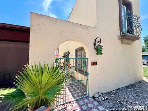 161 Avenida Juarez, Brackettville, TX 78832