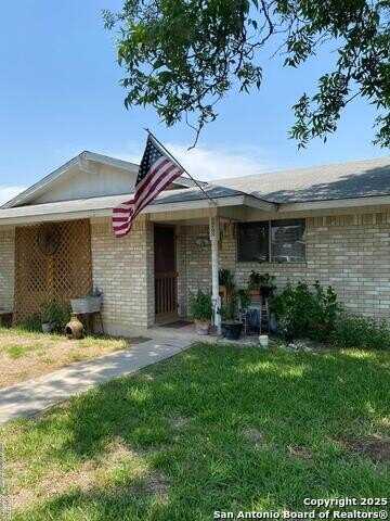 608 E Daniel, Uvalde, TX 78801