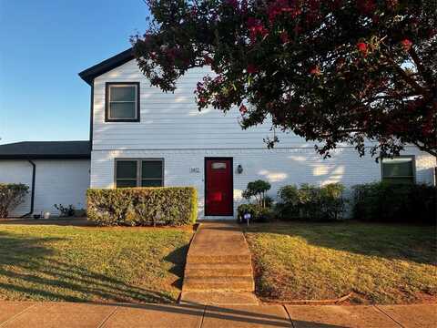 1412 Palmnold Circle E, Fort Worth, TX 76120