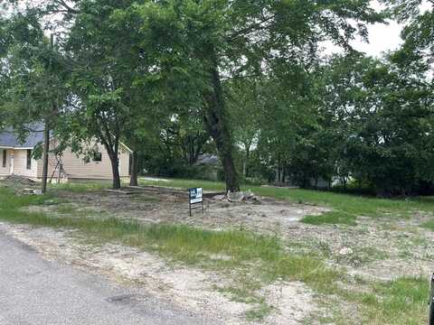 130 S Manson Street, Wolfe City, TX 75496