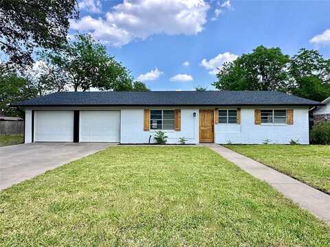 2013 S High Street, Brady, TX 76825