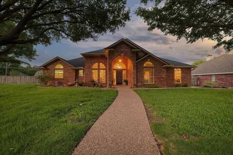 1300 Darbyton Drive, Hewitt, TX 76643