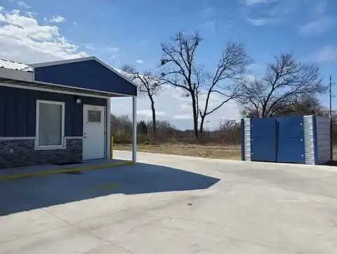 1721 N Edwards Avenue, Mount Pleasant, TX 75455