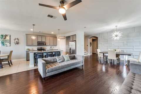 1317 Roadrunner Drive, Little Elm, TX 75068