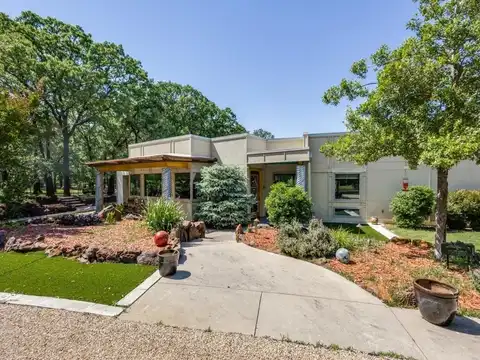 299 Shadow Lakes Drive, Whitesboro, TX 76273