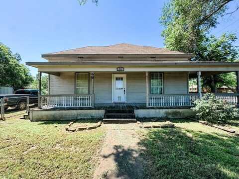211 W Saunders Street, Trenton, TX 75490